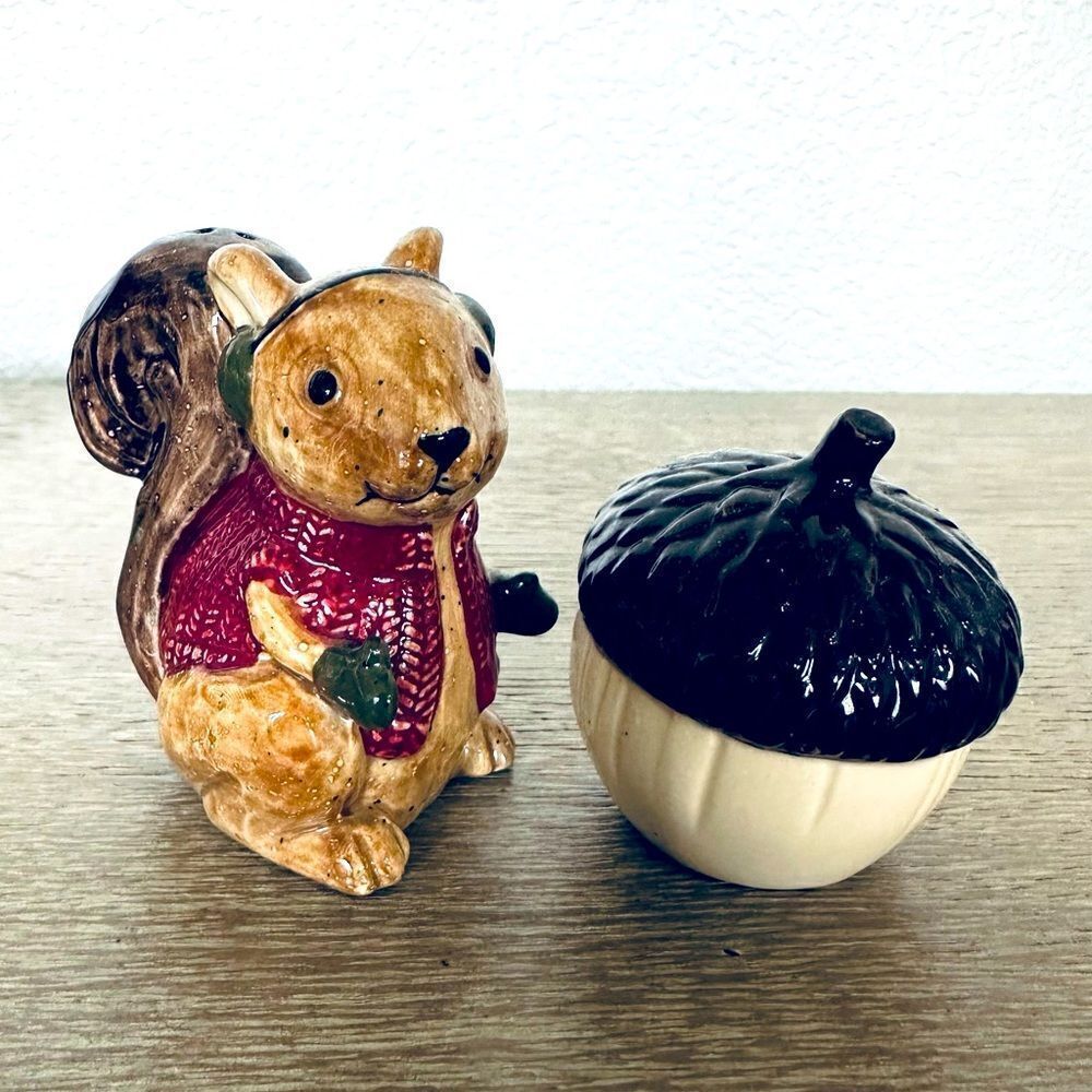 NWT Fall Winter Squirrel Acorn Salt & Pepper Shakers Set